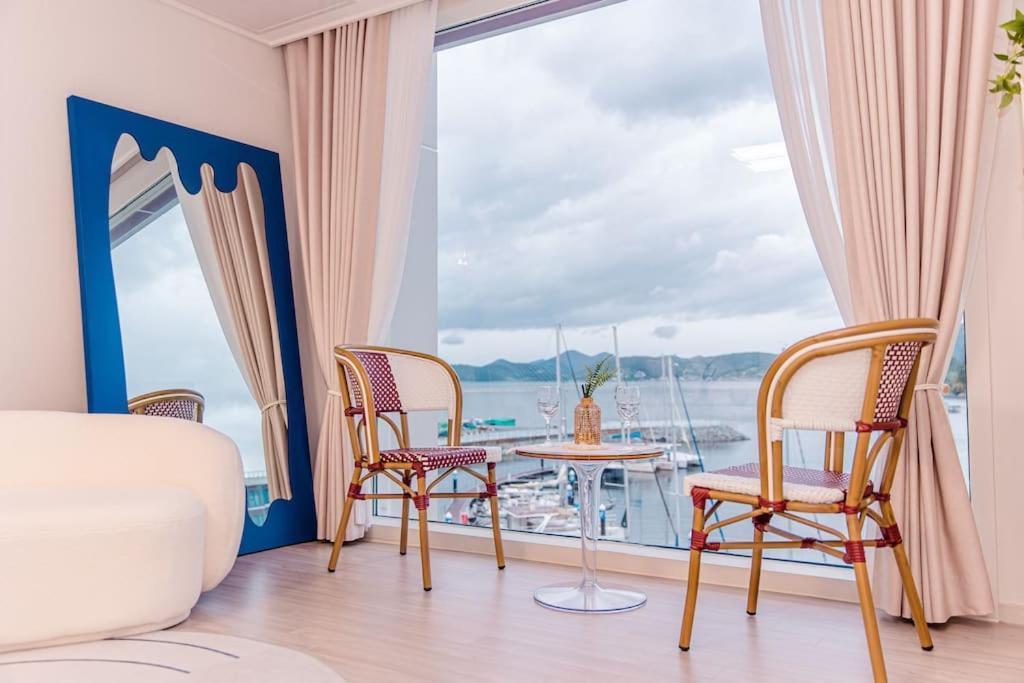 The Castle Ocean Suite Yeosu Bagian luar foto