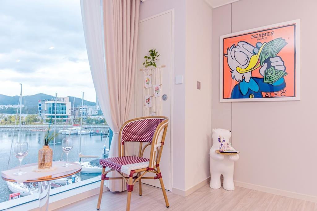 The Castle Ocean Suite Yeosu Bagian luar foto