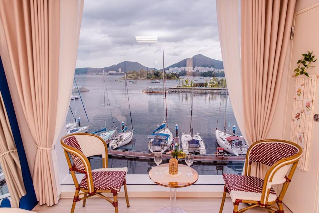 The Castle Ocean Suite Yeosu Bagian luar foto