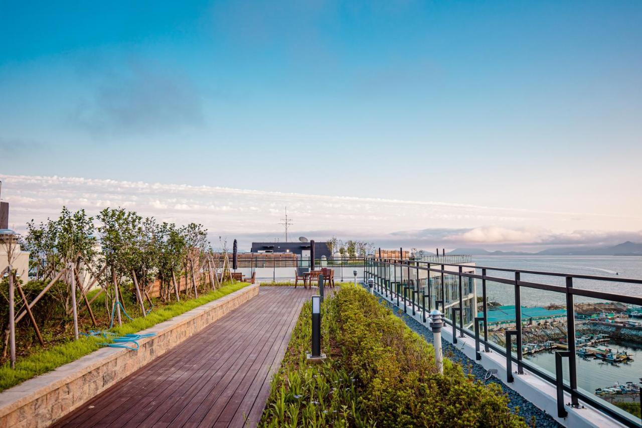 The Castle Ocean Suite Yeosu Bagian luar foto