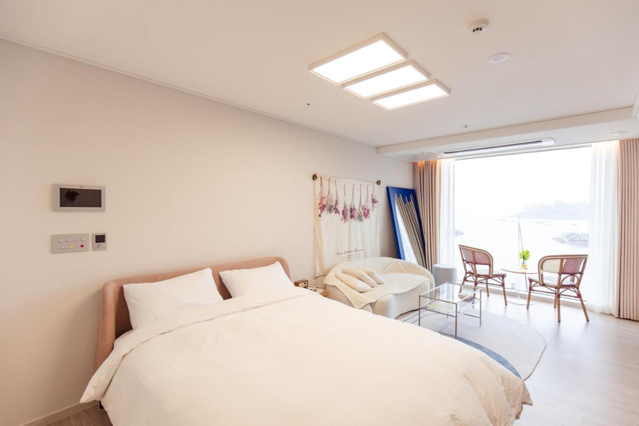 The Castle Ocean Suite Yeosu Bagian luar foto