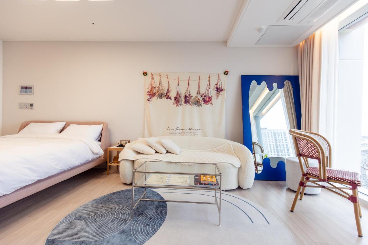 The Castle Ocean Suite Yeosu Bagian luar foto