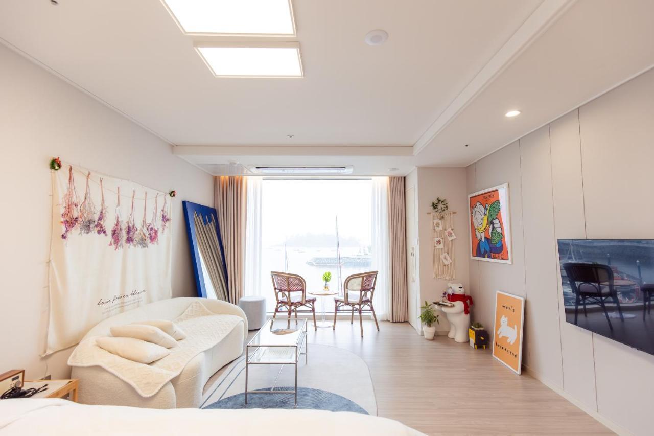 The Castle Ocean Suite Yeosu Bagian luar foto
