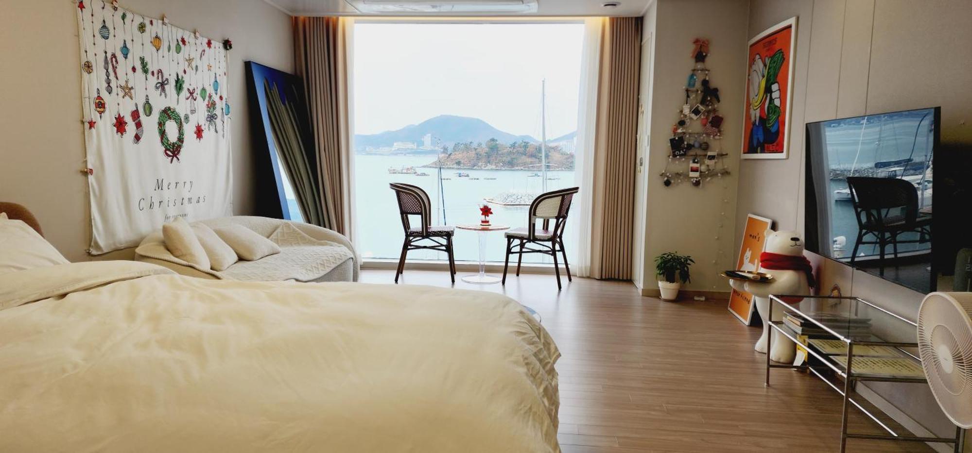 The Castle Ocean Suite Yeosu Bagian luar foto