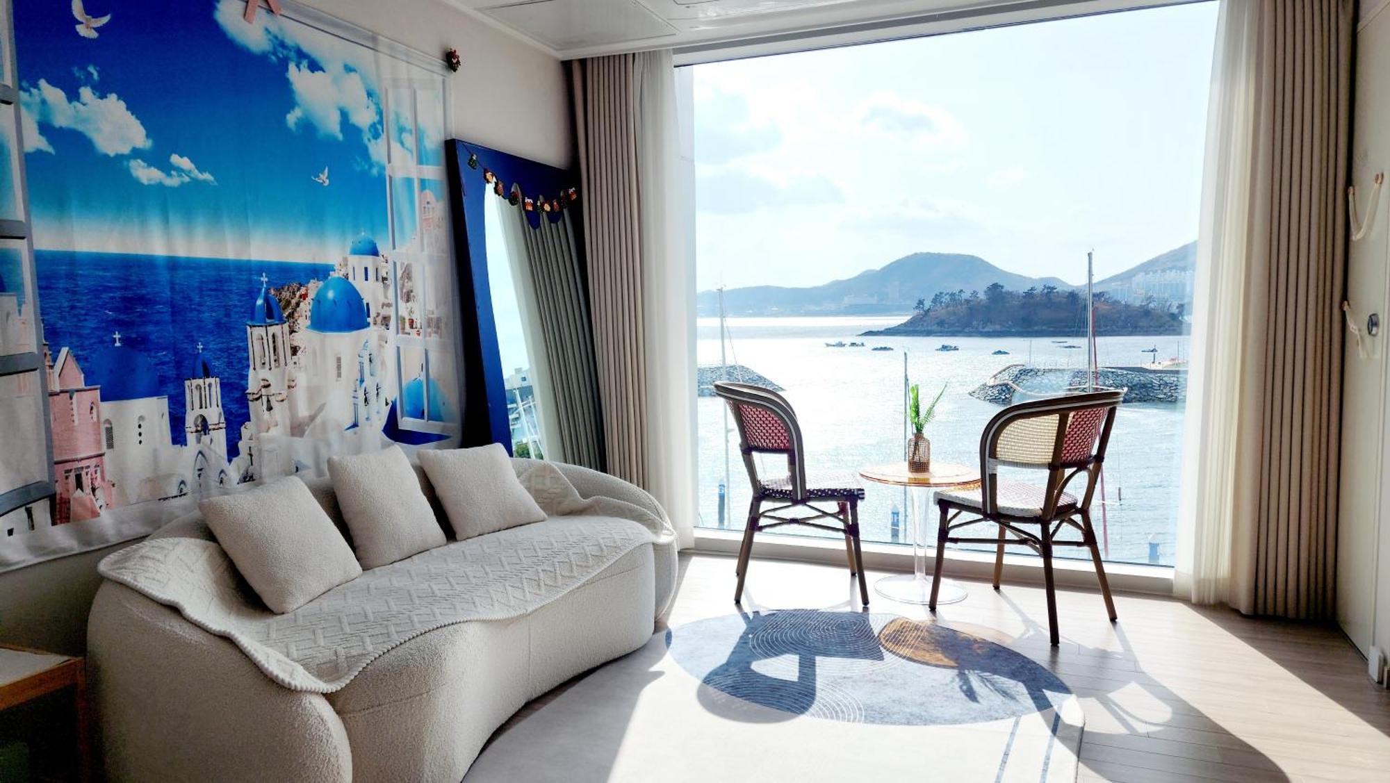 The Castle Ocean Suite Yeosu Bagian luar foto
